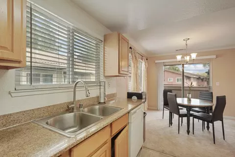 Dining - 455 Cherry Ln #K, Manteca, CA 95337 photo 4 of 4