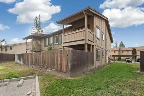 Exterior - 455 Cherry Ln #K, Manteca, CA 95337 photo 4 of 9