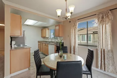 Dining - 455 Cherry Ln #K, Manteca, CA 95337 photo 2 of 4