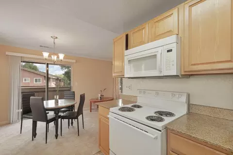 Dining - 455 Cherry Ln #K, Manteca, CA 95337 photo 3 of 4