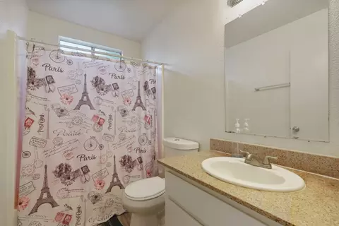 Bath - 455 Cherry Ln #K, Manteca, CA 95337 photo 1 of 1