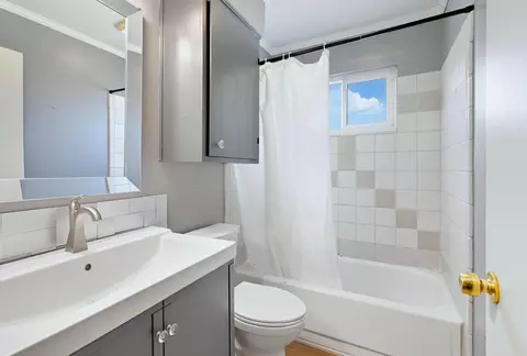Bath - 1320 Coffee Villa Dr, Modesto, CA 95355 photo 1 of 3