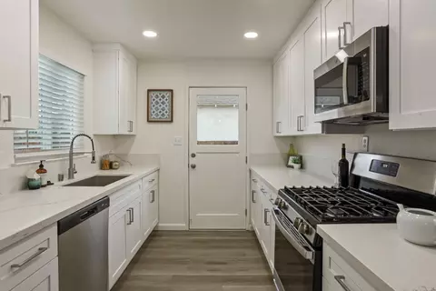 Kitchen - 1507 Chester Dr, Tracy, CA 95376 photo 3 of 5