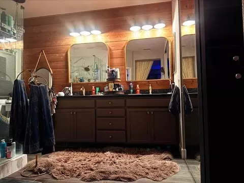 Bath - 408 Griffin Way, Winters, CA 95694 photo 4 of 5