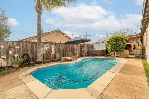 Exterior - 408 Griffin Way, Winters, CA 95694 photo 5 of 10