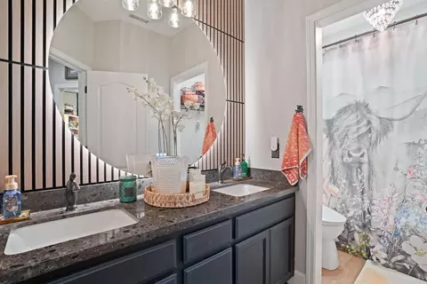 Bath - 408 Griffin Way, Winters, CA 95694 photo 1 of 5