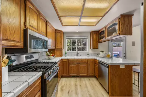 Kitchen - 240 Cornwall Ave, Grass Valley, CA 95945 photo 3 of 3