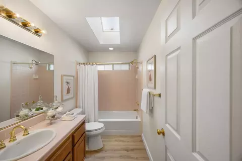 Bath - 240 Cornwall Ave, Grass Valley, CA 95945 photo 2 of 2