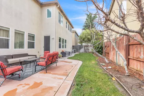 Exterior - 2449 Kaslin Dr, Modesto, CA 95355 photo 5 of 7