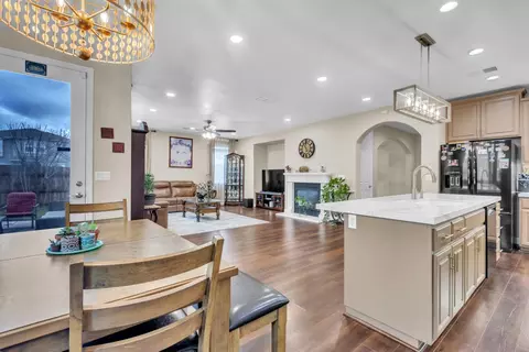 Entry Way - 2449 Kaslin Dr, Modesto, CA 95355 photo 3 of 6