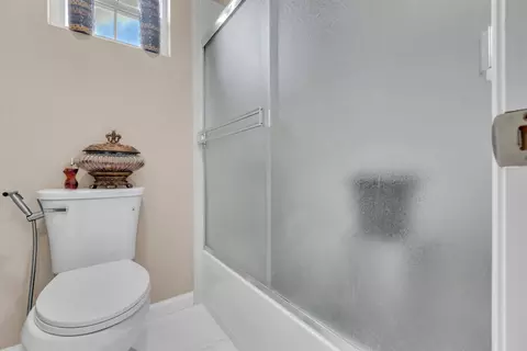 Bath - 2449 Kaslin Dr, Modesto, CA 95355 photo 1 of 4