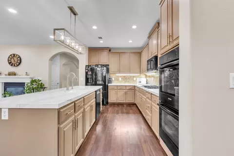 Kitchen - 2449 Kaslin Dr, Modesto, CA 95355 photo 2 of 2