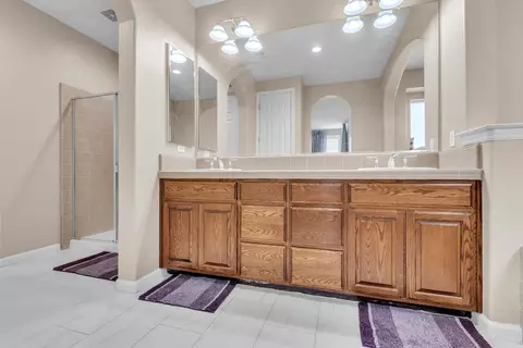 Bath - 2449 Kaslin Dr, Modesto, CA 95355 photo 4 of 4