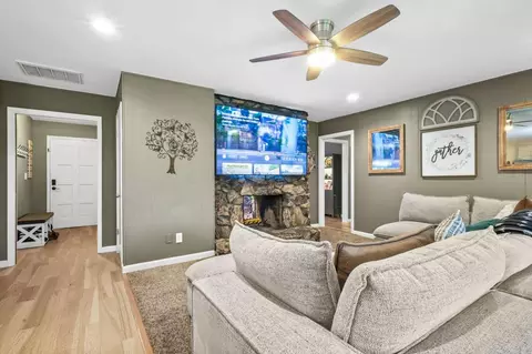Living - 1309 Nelda Way, Modesto, CA 95355 photo 2 of 2