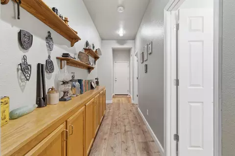 Entry Way - 2490 Garrett Ct, Tracy, CA 95377 photo 7 of 10