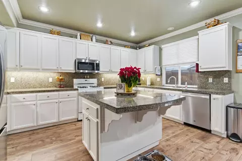 Kitchen - 2490 Garrett Ct, Tracy, CA 95377 photo 2 of 8