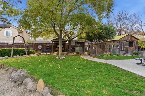 Exterior - 2490 Garrett Ct, Tracy, CA 95377 photo 11 of 13
