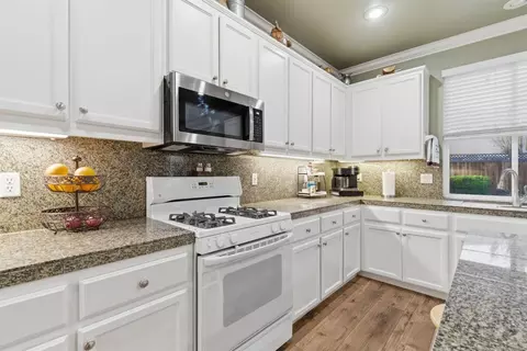 Kitchen - 2490 Garrett Ct, Tracy, CA 95377 photo 3 of 8