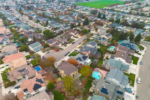 View/Area - 2490 Garrett Ct, Tracy, CA 95377 photo 11 of 12