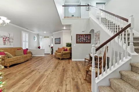 Entry Way - 2490 Garrett Ct, Tracy, CA 95377 photo 2 of 10