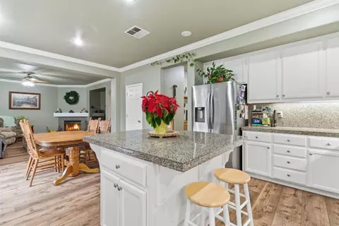 Kitchen - 2490 Garrett Ct, Tracy, CA 95377 photo 5 of 8