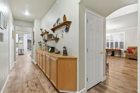 Entry Way - 2490 Garrett Ct, Tracy, CA 95377 photo 6 of 10