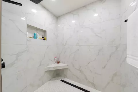 Bath - 5015 Sudbury Way, Carmichael, CA 95608 photo 5 of 5
