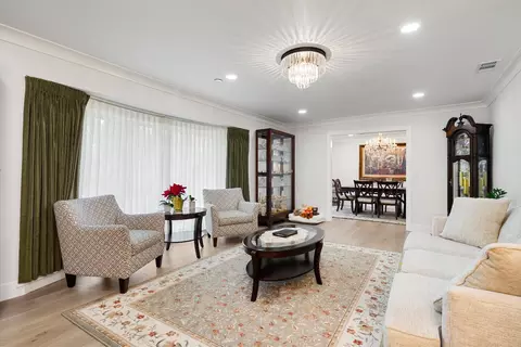 Living - 5015 Sudbury Way, Carmichael, CA 95608 photo 2 of 6