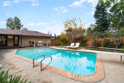 Exterior - 5015 Sudbury Way, Carmichael, CA 95608 photo 6 of 17