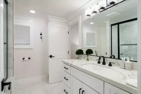 Bath - 5015 Sudbury Way, Carmichael, CA 95608 photo 3 of 5