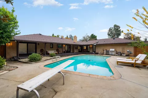 Exterior - 5015 Sudbury Way, Carmichael, CA 95608 photo 5 of 17