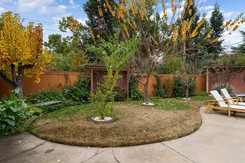 Exterior - 5015 Sudbury Way, Carmichael, CA 95608 photo 10 of 17