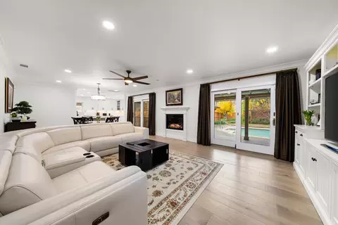 Living - 5015 Sudbury Way, Carmichael, CA 95608 photo 4 of 6