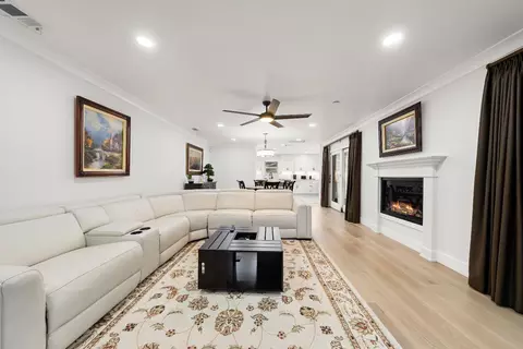 Living - 5015 Sudbury Way, Carmichael, CA 95608 photo 5 of 6