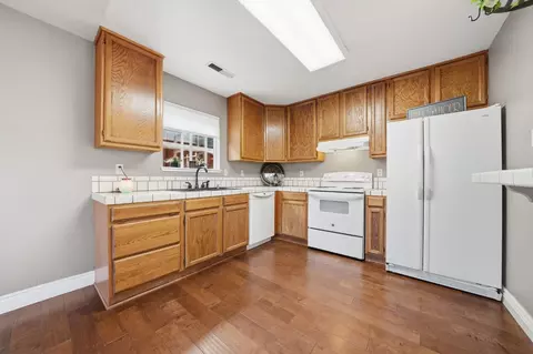 Kitchen - 101 Terrace View Cir, Jackson, CA 95642 photo 2 of 3