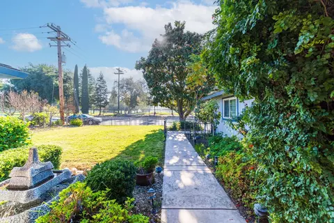 Exterior - 1635 Crom St, Manteca, CA 95337 photo 4 of 6