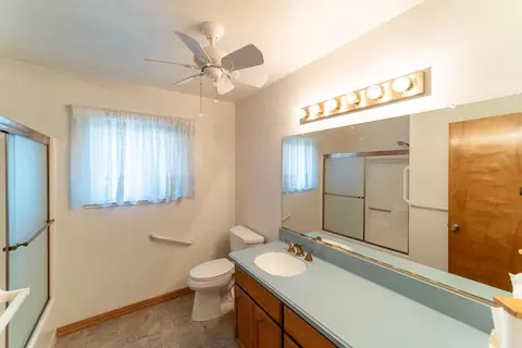 Bath - 1635 Crom St, Manteca, CA 95337 photo 1 of 3