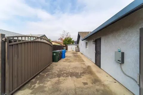 Exterior - 1635 Crom St, Manteca, CA 95337 photo 5 of 6
