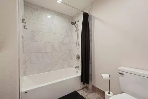 Bath - 1507 Holly Dr, Lodi, CA 95242 photo 4 of 4