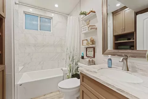 Bath - 1507 Holly Dr, Lodi, CA 95242 photo 1 of 4