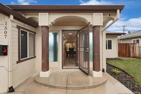 Entry Way - 1507 Holly Dr, Lodi, CA 95242 photo 1 of 3