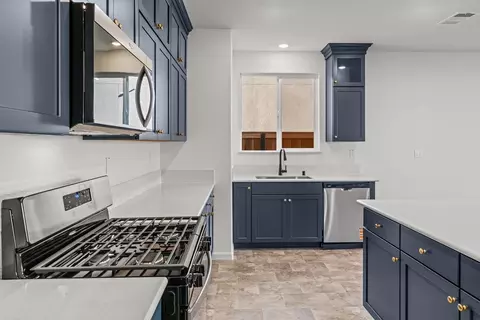 Kitchen - 820 Summerhouse Dr, Patterson, CA 95363 photo 2 of 3