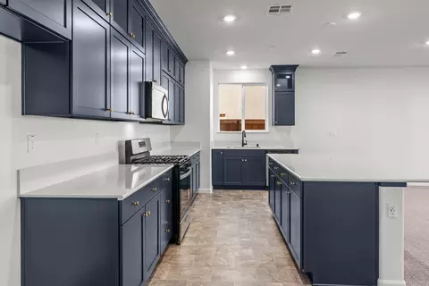 Kitchen - 820 Summerhouse Dr, Patterson, CA 95363 photo 1 of 3