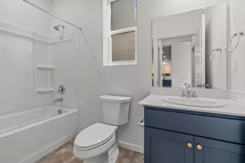 Bath - 820 Summerhouse Dr, Patterson, CA 95363 photo 1 of 3