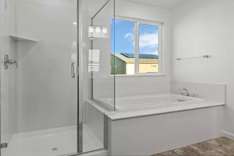 Bath - 820 Summerhouse Dr, Patterson, CA 95363 photo 3 of 3