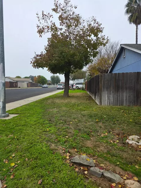 Exterior - 509 Peerman Ct, Modesto, CA 95351 photo 2 of 5