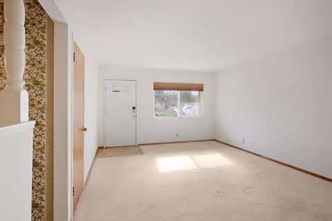 Living - 221 Bruce Ct, Modesto, CA 95350 photo 4 of 4