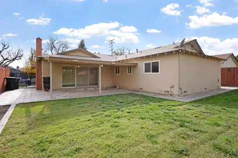 Exterior - 221 Bruce Ct, Modesto, CA 95350 photo 5 of 9