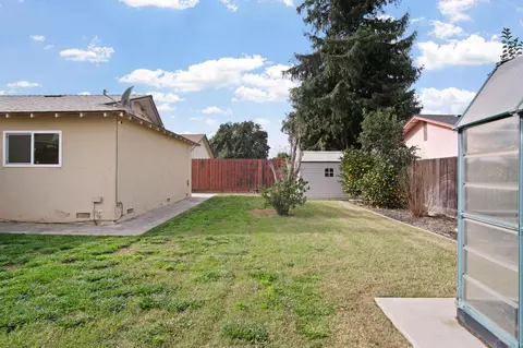 Exterior - 221 Bruce Ct, Modesto, CA 95350 photo 6 of 9