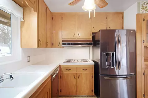 Kitchen - 221 Bruce Ct, Modesto, CA 95350 photo 4 of 4